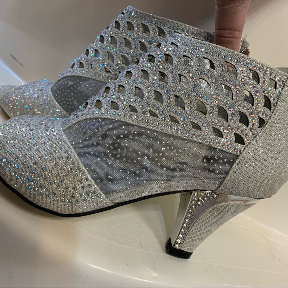 Pierre Dumas Sparkling Silver Peep-Toe Heels - Picture 3 of 6